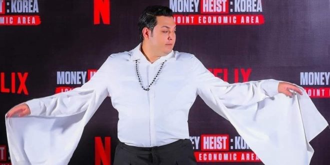 گلوڪار ٖ ماڊل ۽ اسٽائلسٽ اسسٽنٽ ڪمشنر حازم ڀنگوار سوشل ميڊيا موضوع بحث بڻيل
